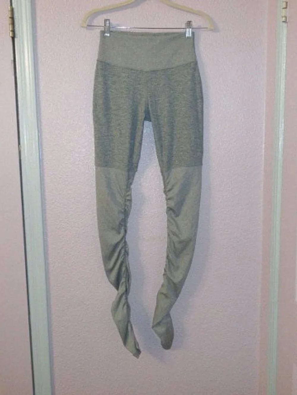 Alo Yoga Goddess Leggings Size S Sage Green High Waist Sculpting Stretch Ribbed